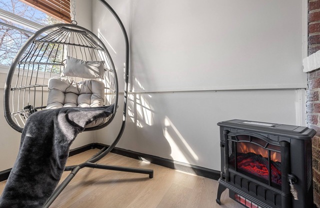 Capitol Hill Family Suite with a View + Free Parking + Elegant Dining