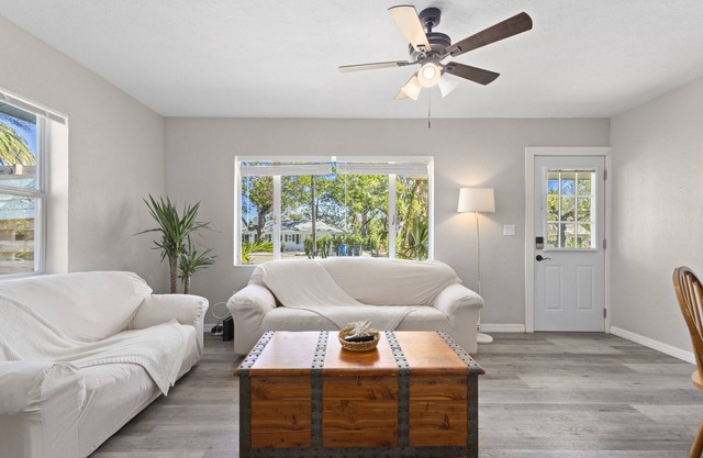 Captain’s Quarters | Dog | Near AMI | Near IMG | Patio | TV