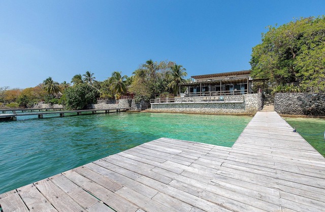 Car055 - Beautiful beach house in Islas del Rosario