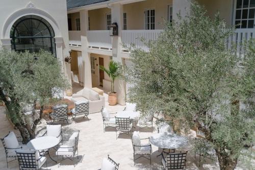 Cara Hotel