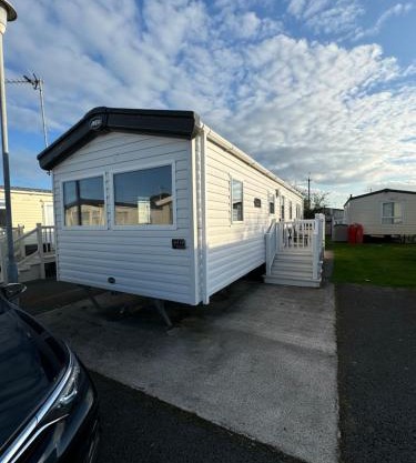 Caravan - 3 Bedrooms, Sleeps 8