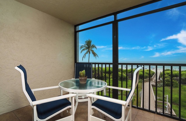 Carefree Beachfront Sanibel Rental - Compass Point 152