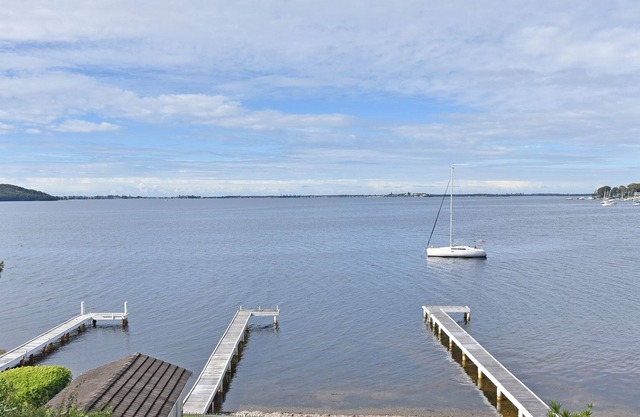Carey Bay 180 degree Water Views + WIFI