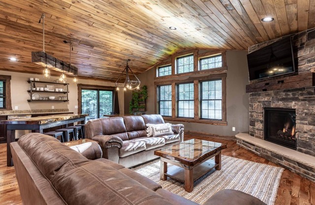 Caribou Crossing 5 bed cabin 10 min from Dells