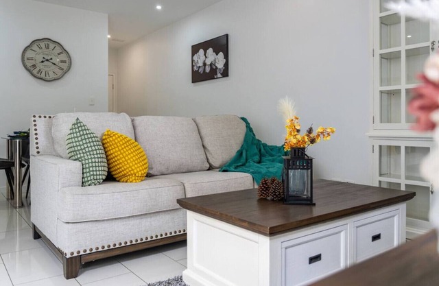 Carina heights stunning 3bd Townhouse|close to CBD