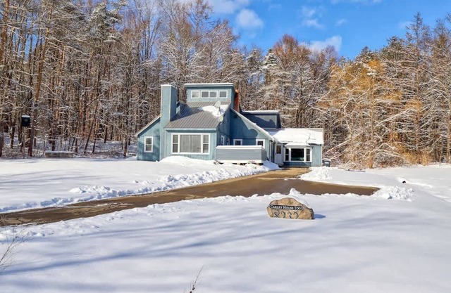 Carley House Too - pet friendly, hot tub, firepit!