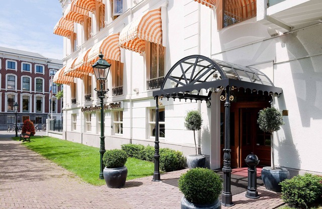 Carlton Ambassador Hotel