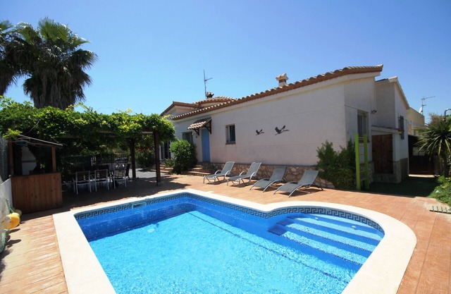 "Carmen 3"@MARISOL: 500m to the beach, private pool, A/C, WiFi, dog beach