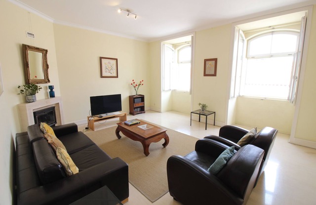 Carmo 15 - Chiado Large Apartment with Castle View in Perfect Location