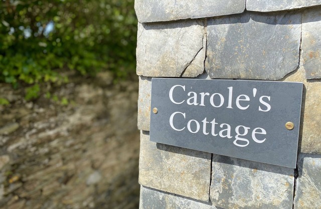 Carole's Cottage - Private Parking, Sea Views, Garden & Close To Harbour & Beach