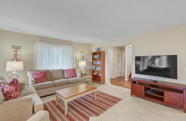 Carolina Boulevard 128