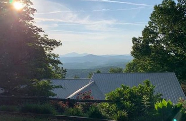 Carson's Run on Cedar Mountain-Cozy retreat with spectacular mountain views.