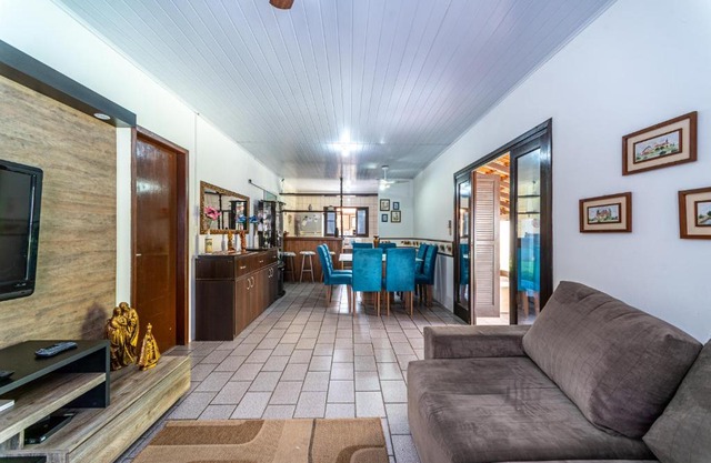 CASA 3 QUARTOS COM AR TV A CABO E WI-FI