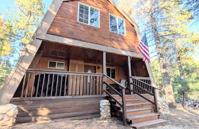 Casa Amigos Cabin – Family-Friendly Retreat with Loft, Fire Pit & Nature Views