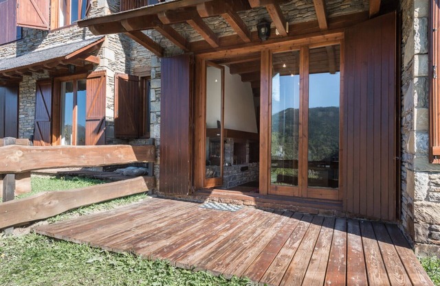 Casa Aran by Totiaran fabulous duplex 8p spectacular views at the foot of the ski slopes