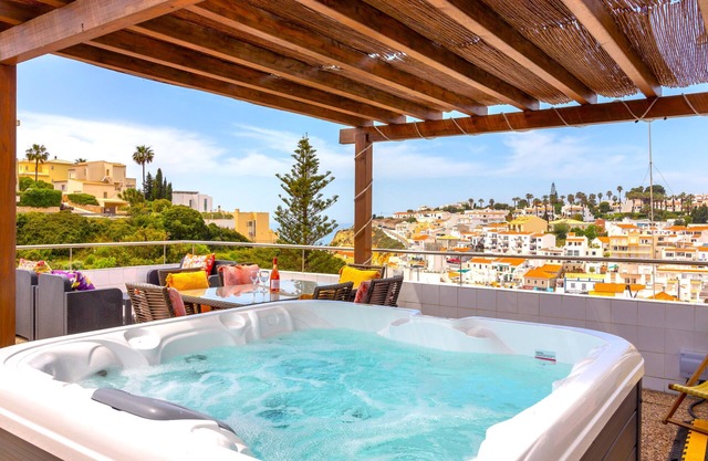 Casa Ayla - 2 bedrooms, jacuzzi, sea views & close to beach