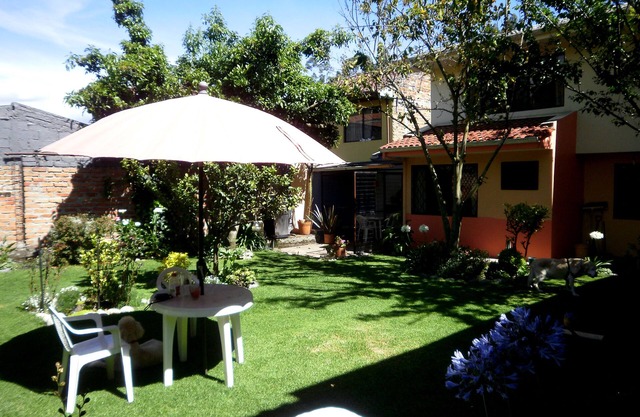 Casa Bella Mia. This Inviting, Spacious Flat With Lush Garden Awaits You!