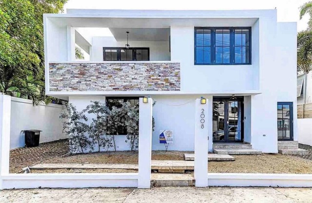 Casa Blanca: Luxury Home by the Beach