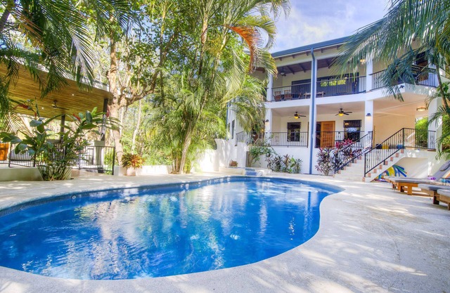 Casa Blanca, Playa Guiones K Section Gem, short walk to the beach.