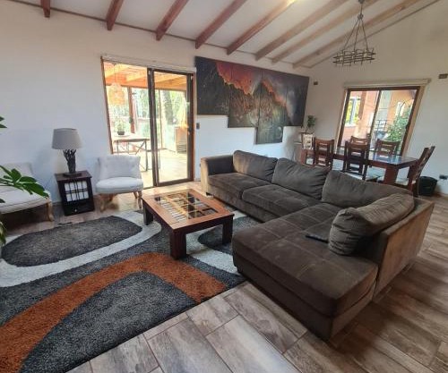 CASA CON TINAJA, PISCINA Y QUINCHO - Pucón
