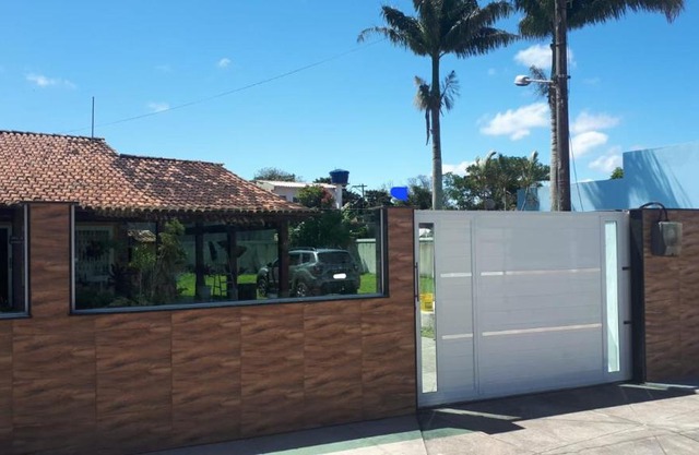 Casa de praia/campo com piscina e gramado