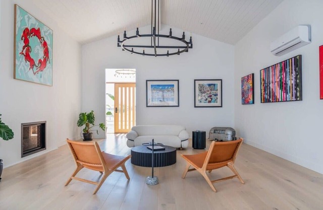 Casa del Candelabra - light filled luxury retreat