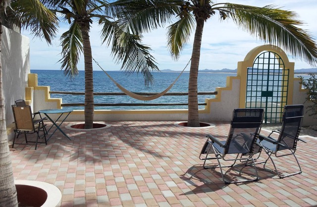 Casa del Sol: Location Location! Beachfront/Walking Distance to Everything!