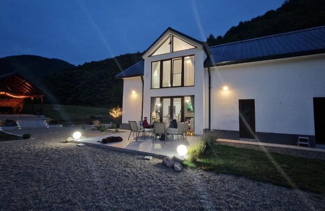 Casa din livada Borlova