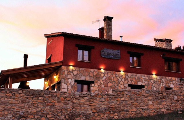 Casa el Escalerón | Patio with views, barbecue and fireplace