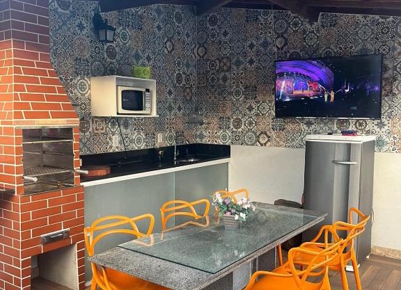 Casa em Condomínio, Piscina Privativa e Área Gourmet