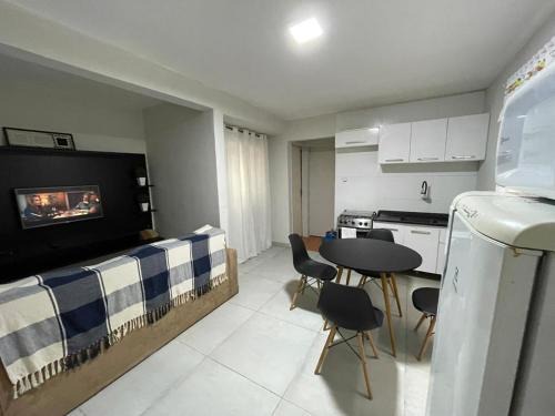 Casa fundos Eco City 03 Simples e Confortável com 2 Quartos e Garagem