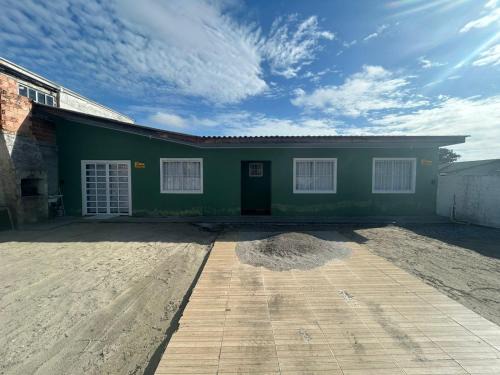 Casa inteira em balneário Ipanema