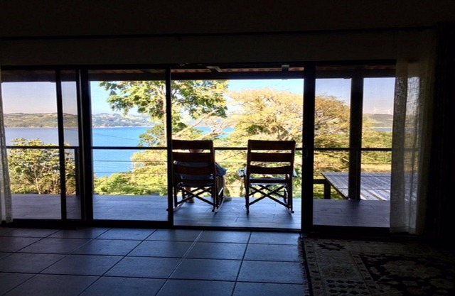 Casa Katalena-Beautiful Lakefront Home with Spectacular Views.