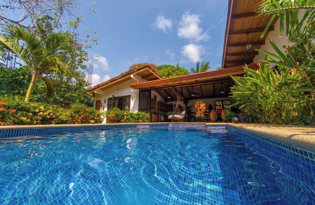 CASA LA PINA! OUTDOOR LIVING WITH PRIVACY, NATURE, RELAXATION, & SURF