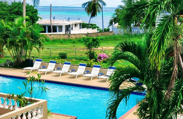 Casa Ladera Downstairs- A Tropical Beach & Pool Experience