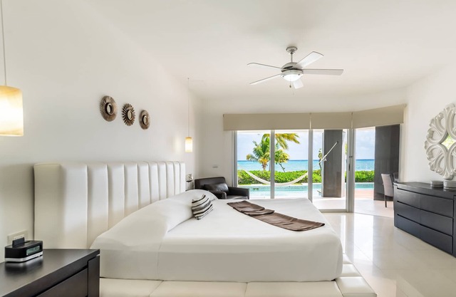Casa Las Olas 2 Bedroom Condo by Redawning