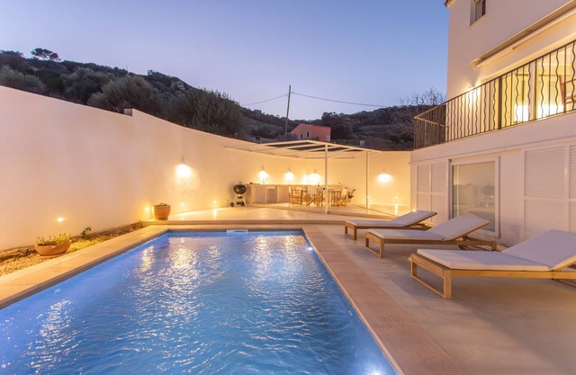 Casa Lluminosa, fabulosa y moderna casa de pueblo