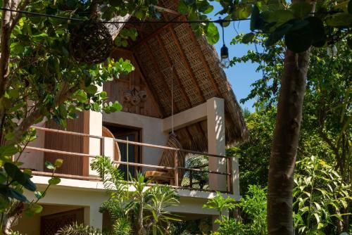 Casa Mariposa Beach Hotel