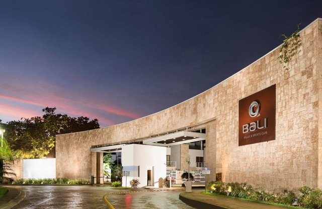 Casa nueva en Playa del Carmen con alberca y gym