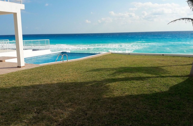 Casa Pelicano by B&G - Beach Front Villa Cancún Hotel Zone