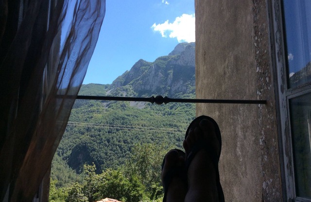 Casa Pertondolo.Alta Lunigiana.Spacious and bright two-room apartment, sleeps 4.