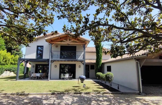 CASA REGAL - Villa with enclosed garden, pétanque court, giant screen and billiards table