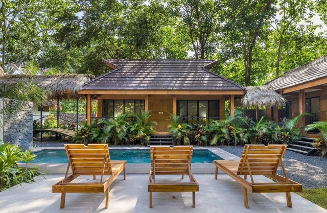 Casa Rio ~ close to beach + sleeps 14!