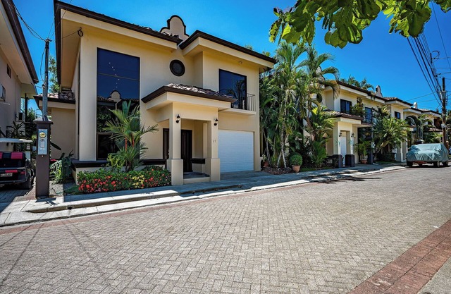 Casa Toucan – Tropical Beachside house in a Gated Community