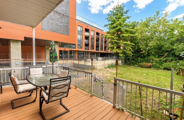 CasaKaïa - Cozy 2 bedroom apartment with Backyard & Parking near Lachine canalnn