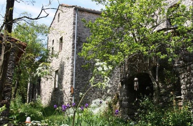Casal, very beautiful stone house in the wild steppe of the Causse