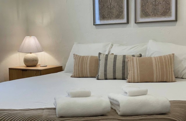 Casita A: Private fenced yard with grill, turf, outdoor dining and seating.