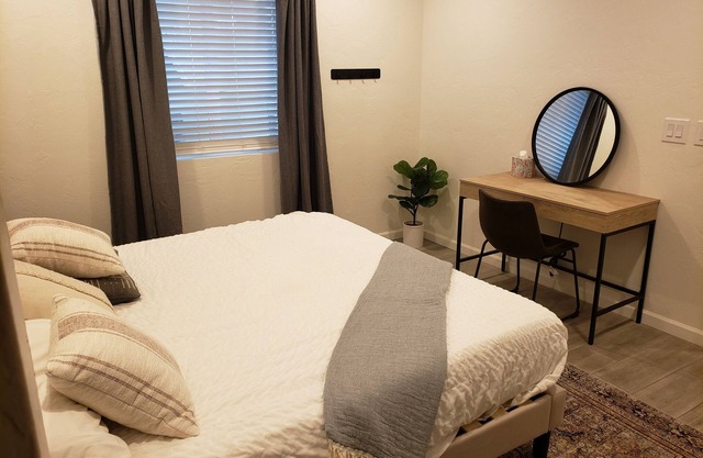 Casita B: Private fenced yard with turf, grill, outdoor dining and seating.