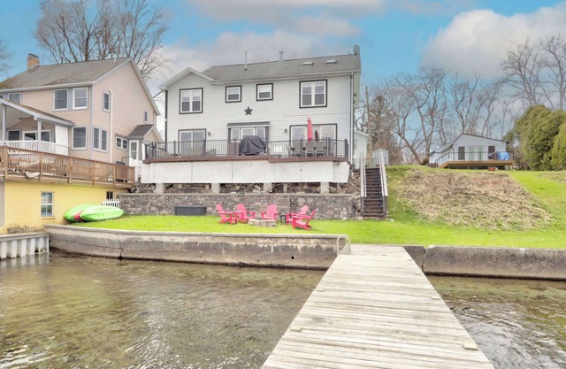 Cast Away Kayaks, Game Room, Fire Pit + Views