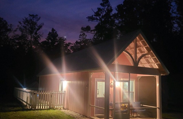 Castaway Tiny Home in Bon Secour near Bon Secour River, 8 miles to sportsplex